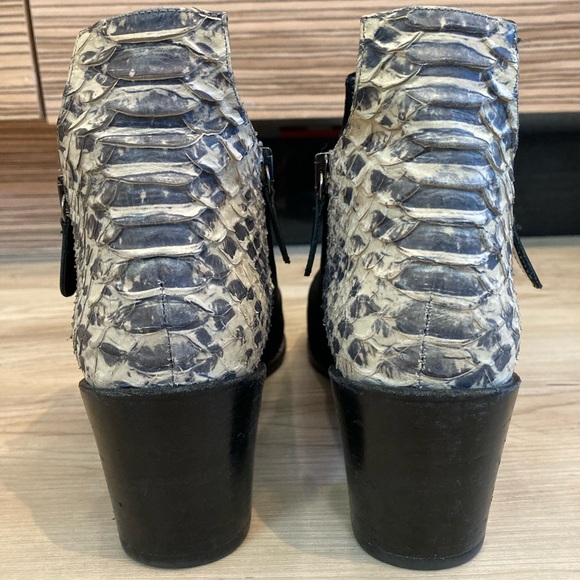 Rare Stuart Weitzman Ankle Boots - Picture 6 of 12